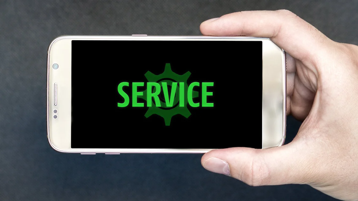 Servicetext auf dem Handy von Versicherungsmakler Mitlmeier